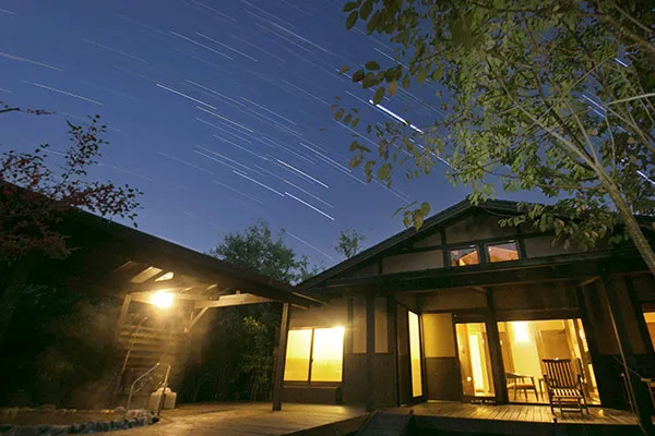 夜空の星々が姿を見せる時間
